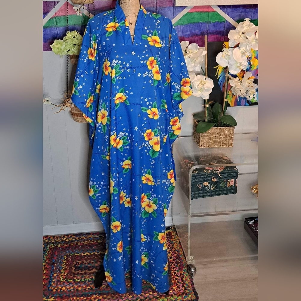 Vtg 60s/70s Made in Hawaii Floral Print Kaftan Dress with Belt (Free Size)
